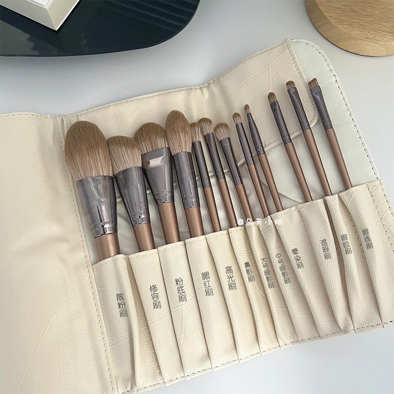 (Fugitive small Bear) Makeup brush suit portable eye shadow powder blush brushed soft hair full set of 12-Taobao