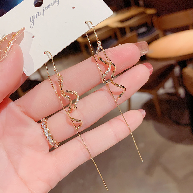 Ear-in-ear bracelet Women's long version of the stream Suearrings 2021 New wave net red Advanced design Sensuous Temperament Earrings