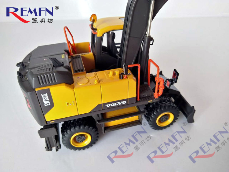 正品MOTORART VOLVO EW180E：迷你版沃尔沃轮式挖掘机，收藏界的宠儿