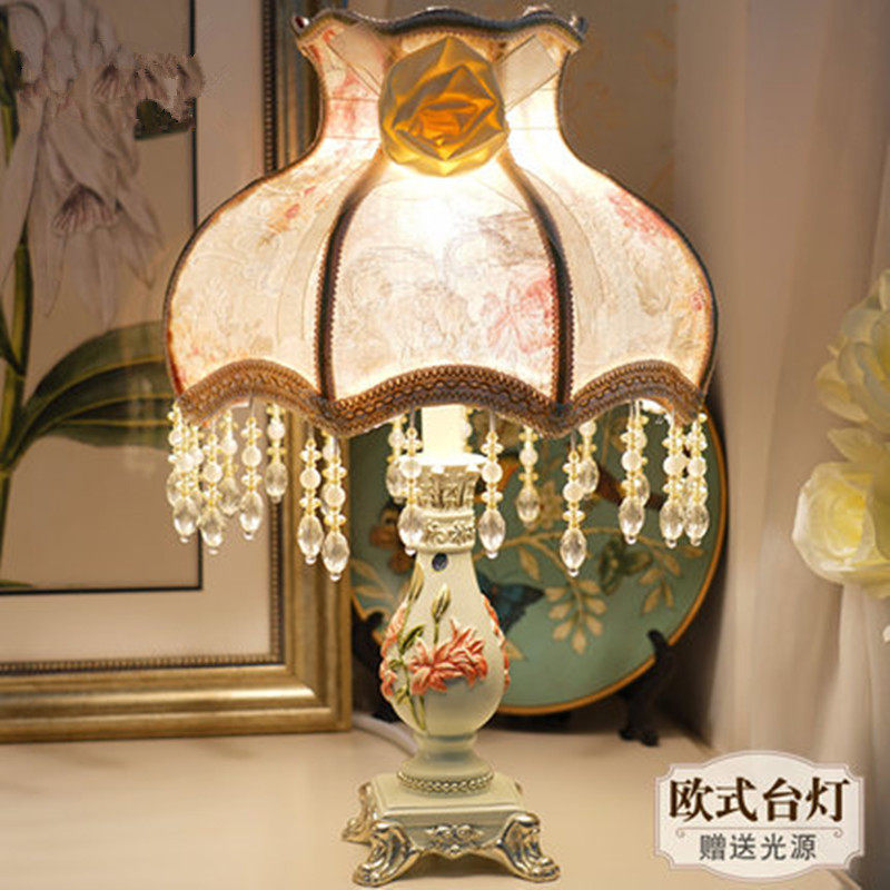 Eurostyle table lamp bedroom creative romantic cozy minimalist modern decoration wedding room American retro living room bedside headlights