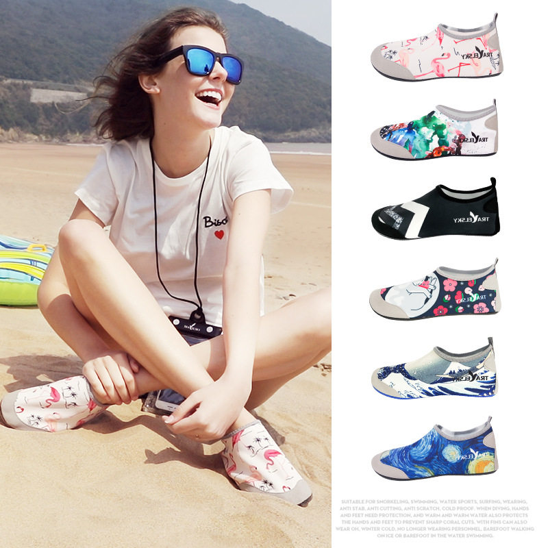 South Korean Korean version of lovers barefoot back heels heel post-skin beach socks Speed dry diving outdoor covered water men and women beach shoes