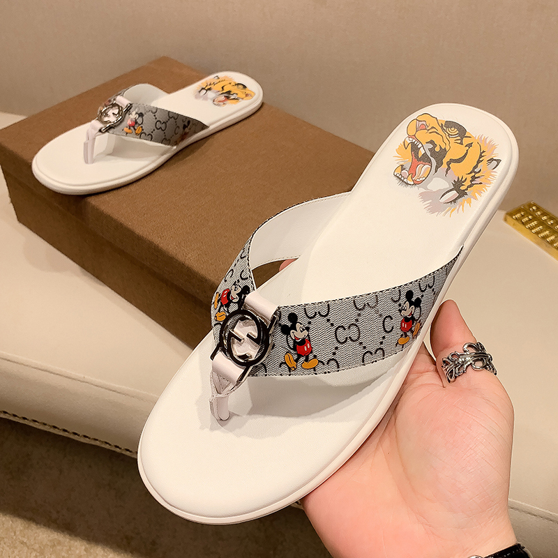 2026 New European Style Men's Trendy Mickey Print Flip-Flops Genuine Leather Outdoor Non-Slip Thong Sandals Beach Sandals