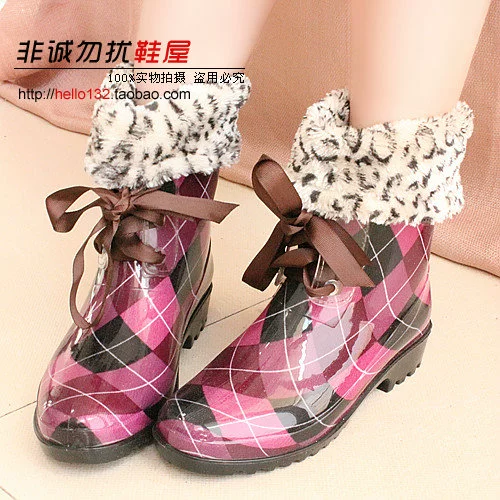 Giày đi mưa ống Hàn Quốc Giày đi mưa nữ thời trang không thấm nước với giày cao su phẳng mùa thu và mùa đông giày ấm