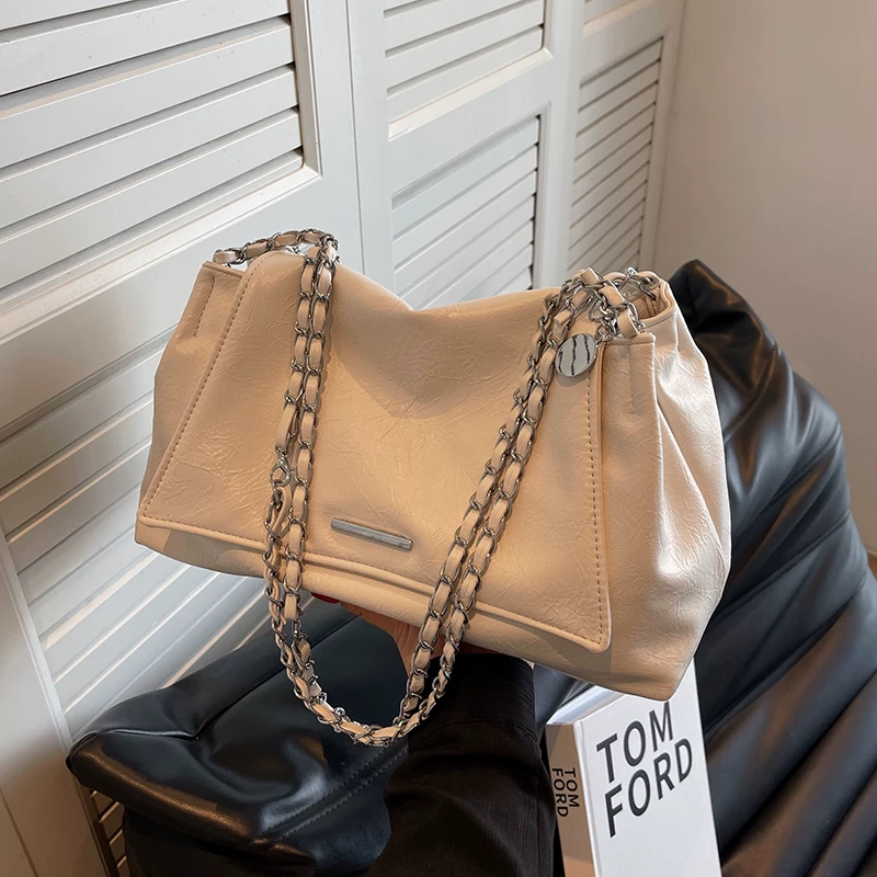 Capacious shoulder bag, universal one-shoulder bag, high-end