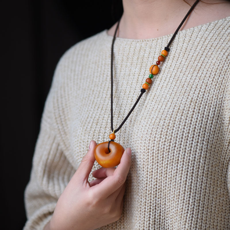 Natural beeswax safety buckle pendant amber rough stone old honey hidden buckle with type pendant water drop sweater necklace