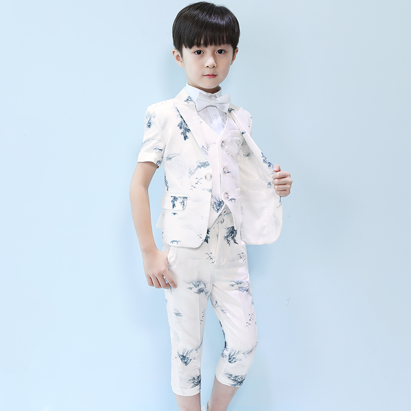 Cậu bé phù hợp với giai đoạn sàn catwalk boy đàn piano hiệu suất phù hợp với 2020 trẻ em mùa xuân mới phù hợp với mùa xuân đẹp trai.