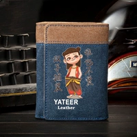 Нежа засовывает руки в карманы