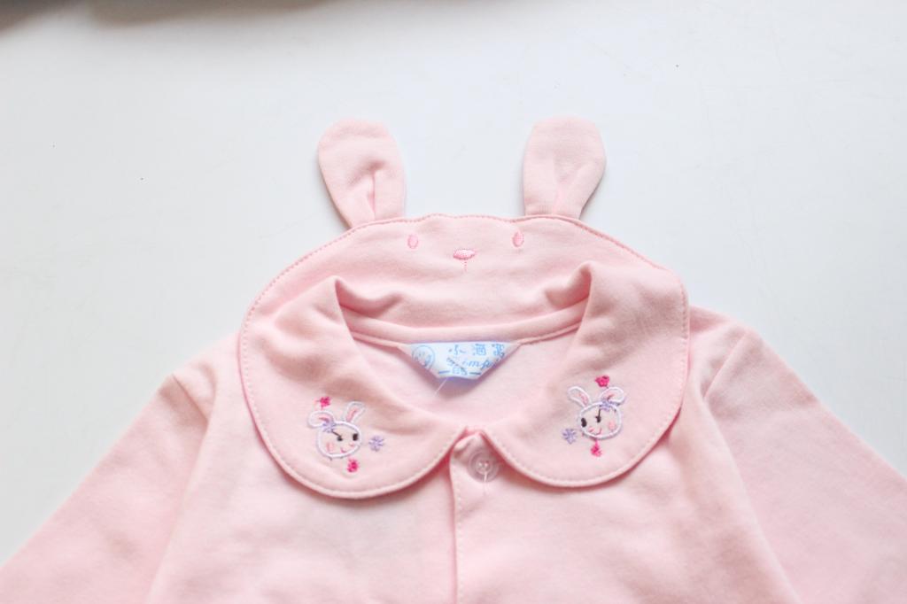 Mùa xuân và mùa thu Baby Cotton đáy áo Cotton Baby dài tay áo búp bê Cô gái hoạt hình thêu áo ve áo áo thun bé gái thu đông