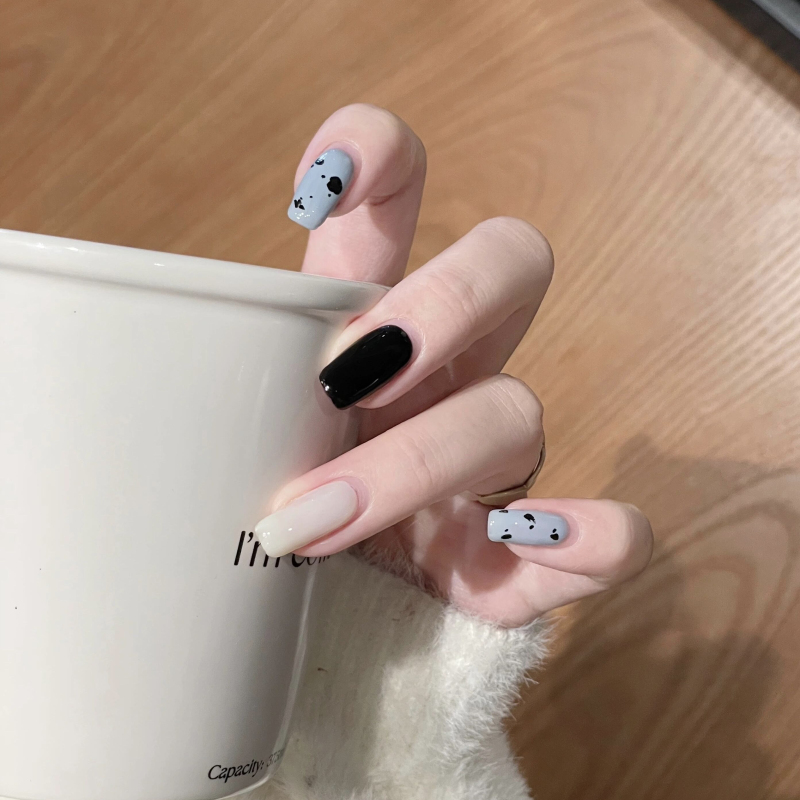 【Simple Love】2026 New Handmade Wearable Nails Short Style Blue Little Cow Nail Art Black Color Enhances Fair Skin Cute