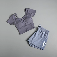 Синие шорты, короткий рукав