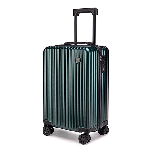 Вместительный и большой чемодан