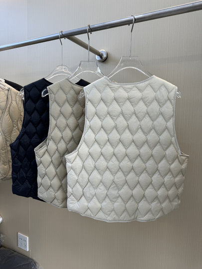 New V-neck down vest for women, short, lightweight vest, large size liner, waistcoat, base coat, inner jacket to keep warm in winter