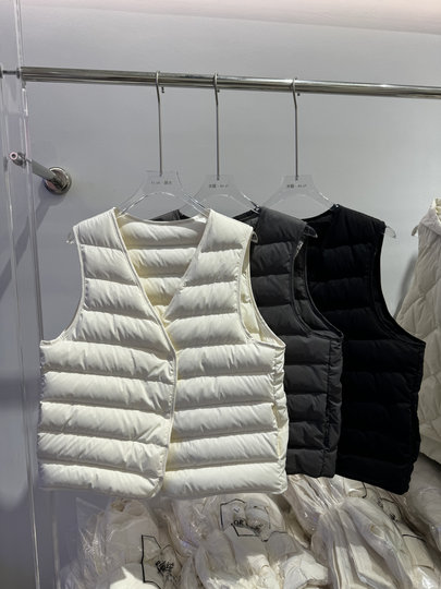 High-Quality 90% White Goose down Vest for Women, Short Style, New Autumn and Winter Model, Lightweight V-Neck Vest, Fashionable Inner Layer