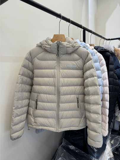 2025 Winter New Style Ribbed down Jacket for Women, Short Korean Version, Fashionable Loose Fit, Hooded, Thickened with 90% White Duck down Coat