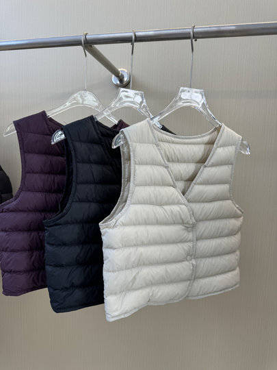 High-Quality 90% down Lightweight V-Neck down Vest for Women, 2025 Autumn and Winter New Style, Warm Vest for Layering under Coats