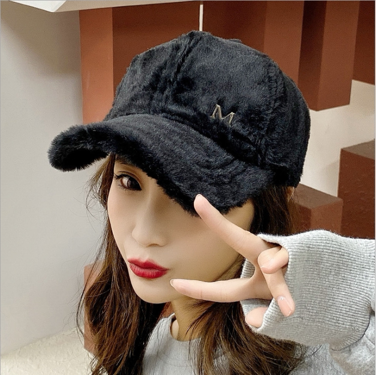 Hat women's winter high-value fashion baseball cap Korean version warm plush cap letter peaked cap women's outdoor leisure