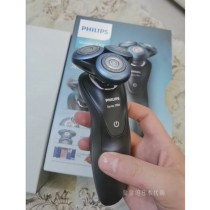 Japan Philips 3d Shaver 7 Series S7930S8980 Li Chen with upgraded version of dry lithium battery body wash