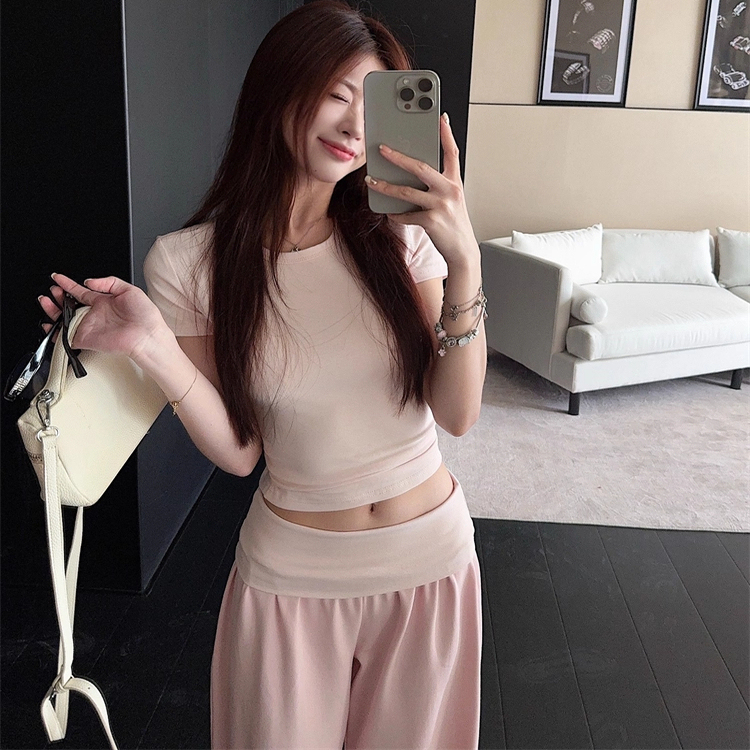 Sweet Pink Slim-Fit Cropped Short-Sleeve T-Shirt for Women, Summer Design, Unique and Chic, Pure Desire Style, Short Top Sweet Pink Slim-Fit Cropped Short-Sleeve T-Shirt for Women, Summer Design, Unique and Chic, Pure Desire Style, Short Top