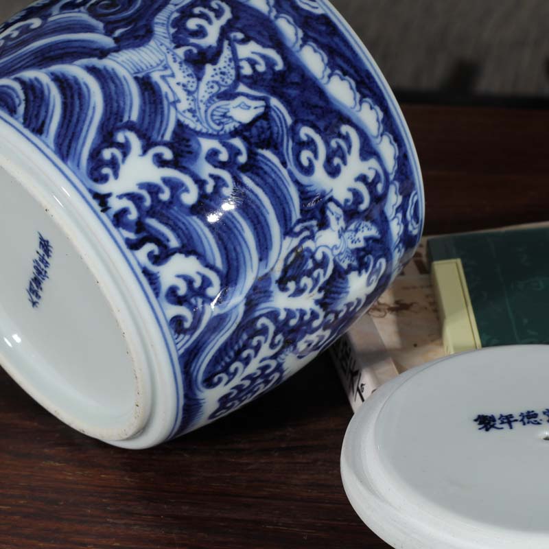 Jingdezhen hand - made as cans of blue and white porcelain dragon of dragon announce cricket cricket as cans