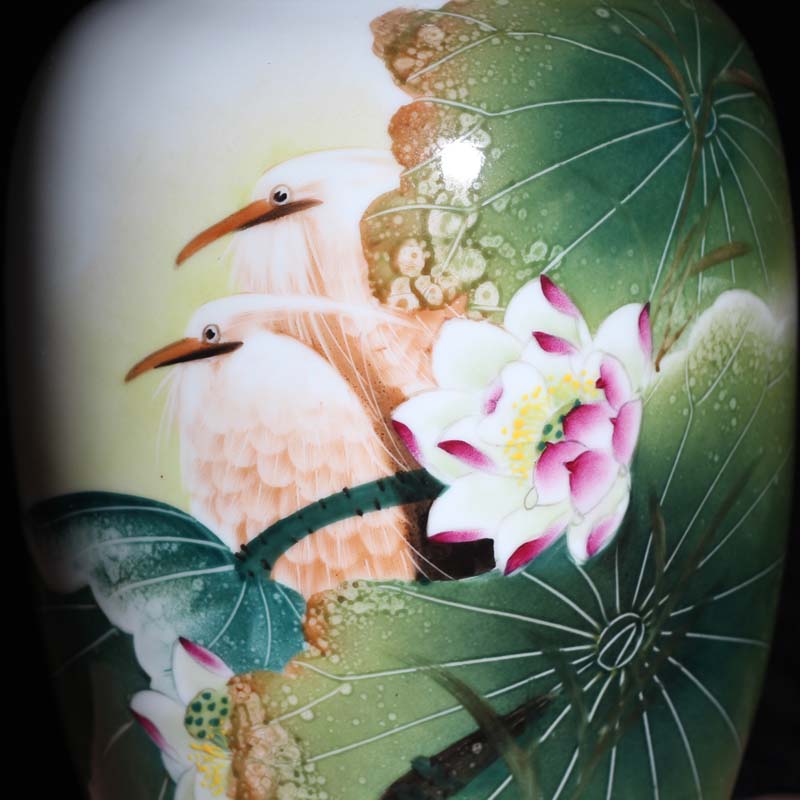 Jingdezhen hand - made lotus egrets Jingdezhen porcelain vases pure manual painting famille rose porcelain vase