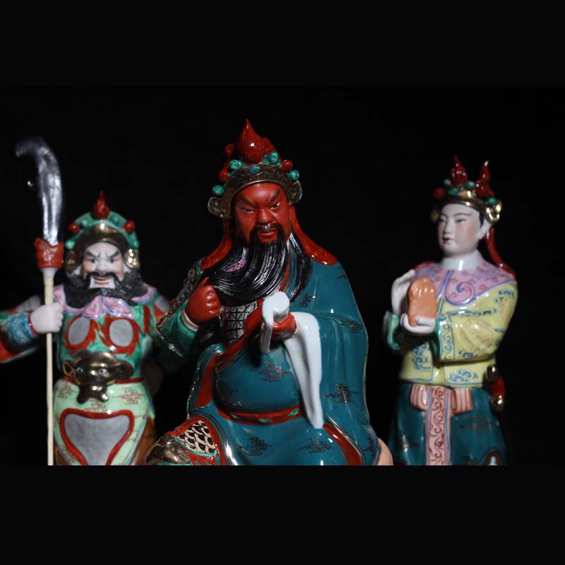 Zhou cang even close to the duke guan three stereo furnishing articles in the three Kingdoms hero characters taoyuan three sworn porcelain during the spring and autumn night