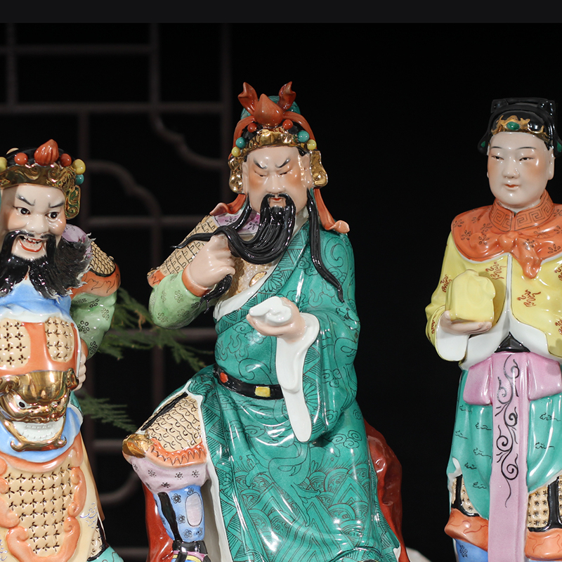 Zhou cang even close to the duke guan three stereo furnishing articles in the three Kingdoms hero characters taoyuan three sworn porcelain during the spring and autumn night