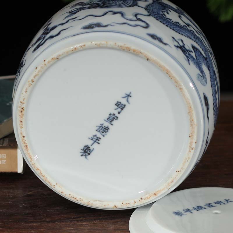 Jingdezhen hand - made as cans of blue and white porcelain dragon of dragon announce cricket cricket as cans