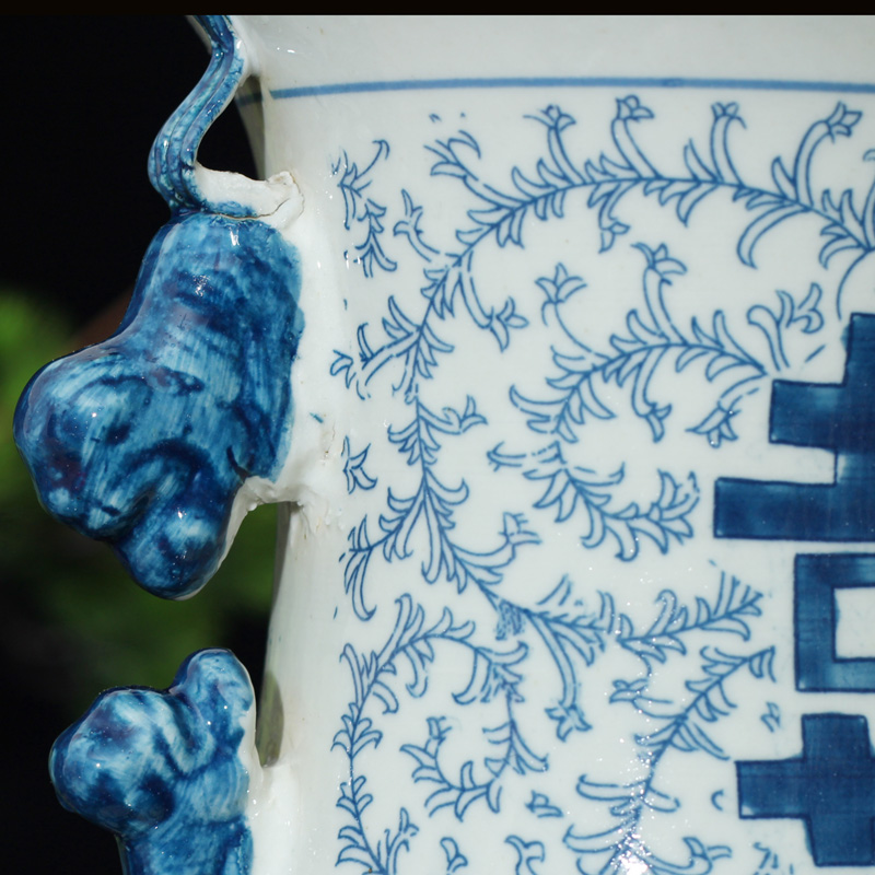 Jingdezhen antique vase happy character of archaize dowry lions ears blue and white landscape ancient vase of the republic of China