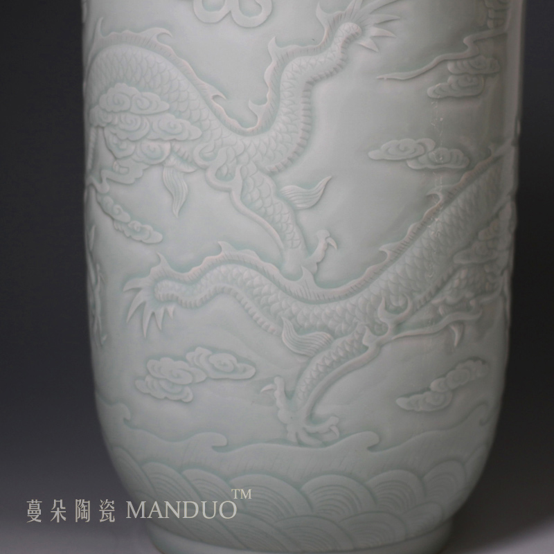 Jingdezhen high - grade engraving quiver straight carved dragon playing bead display table vase artistic vase