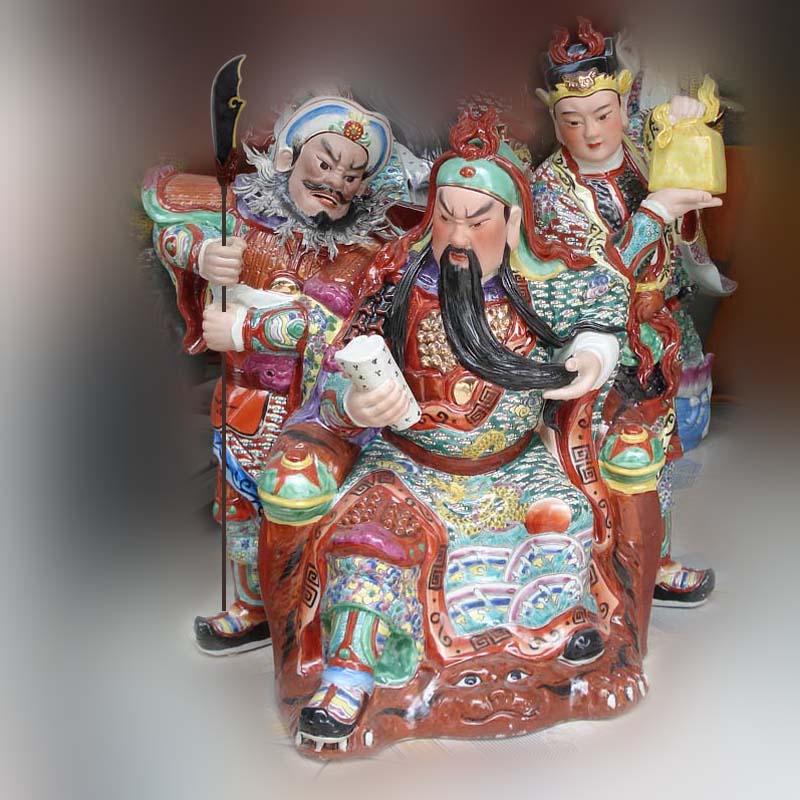 Zhou cang even close to the duke guan three stereo furnishing articles in the three Kingdoms hero characters taoyuan three sworn porcelain during the spring and autumn night