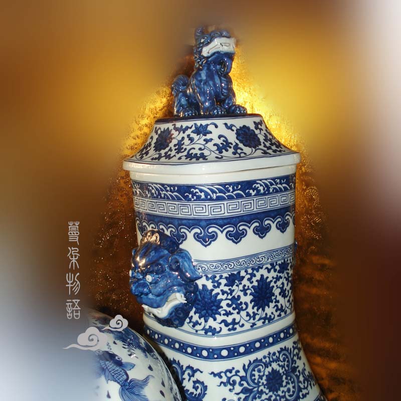 Square benevolent jingdezhen porcelain statute of a lion qianlong Square bottles style antique porcelain porcelain vase