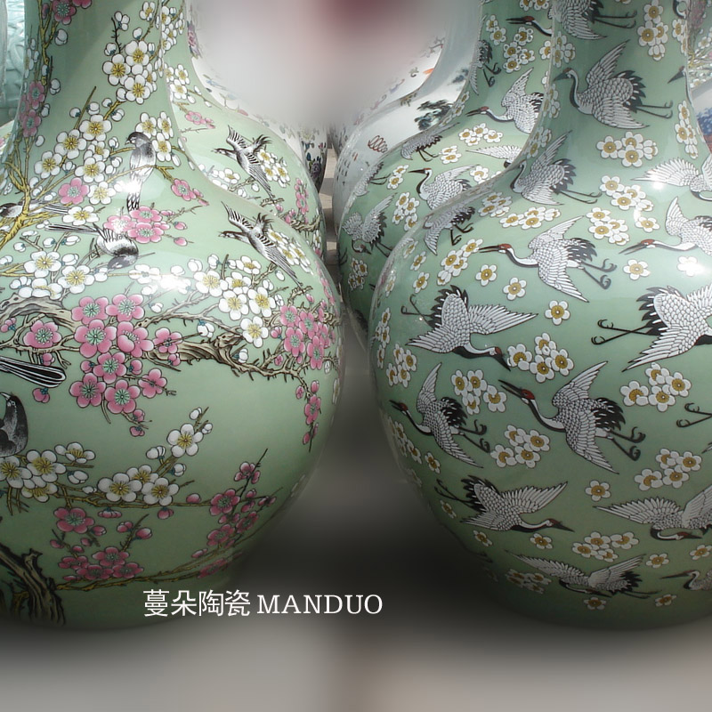 Jingdezhen, the name plum blossom put is great reward the crane bottle of Jingdezhen porcelain light decoration vase elegant porcelain vase