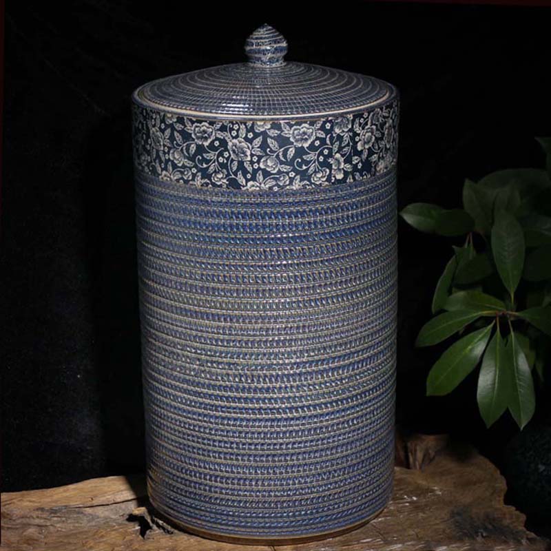 Jingdezhen 40 catty up with indigo flowers straight cover pot up with indigo scented tea cake storage tank pickle jar