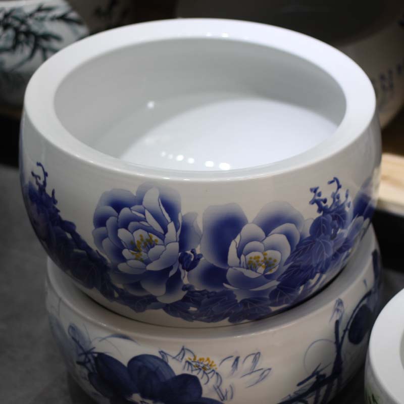 Jingdezhen blue and white lotus hand - made ceramic blue and white peony writing brush washer from small fish, small tea set writing brush washer