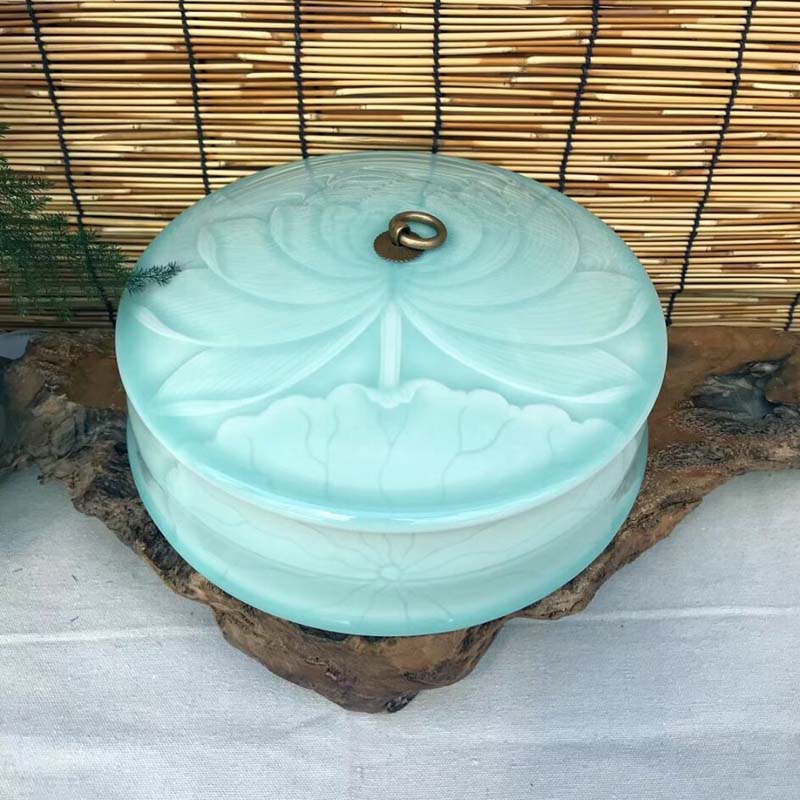 High - grade shadow carved green tea cake box of ceramic porcelain tea pot elegant High - grade flat cover large porcelain pot