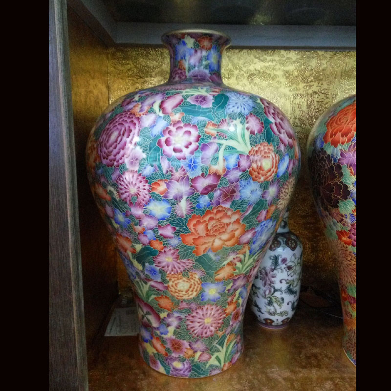Jingdezhen hand - made five Long Mei colored enamel bottle name plum flower name plum bottle bottle tree display counter