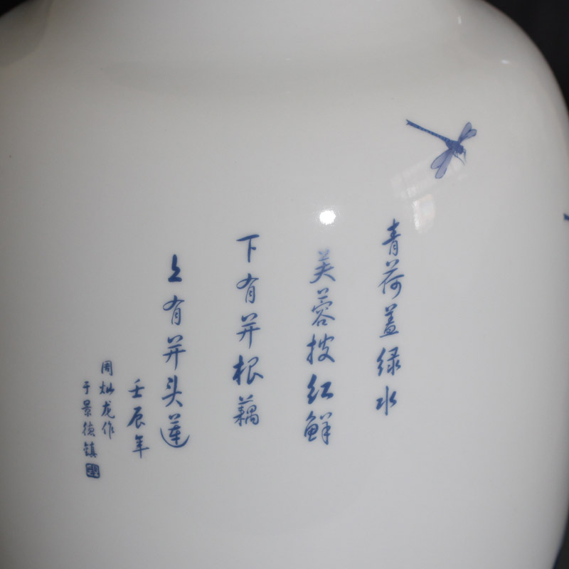 Jingdezhen blue and white porcelain vase elegant refreshing lotus lotus leaf decorative porcelain vases classic vase