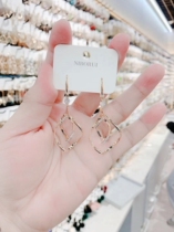 2022 New geometric spiral earrings female damp South Korean minimalist wind superior high sense earrings anti-allergic temperament earrings