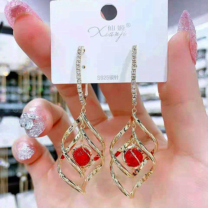 2020 new Korean temperament geometric inlaid drill transfer earbuds net red minimalist earrings for female cat eye stone long version earrings