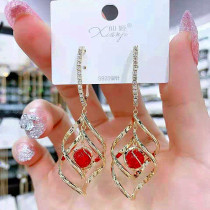 2020 new Korean temperament geometric inlaid drill transfer earbuds net red minimalist earrings for female cat eye stone long earrings