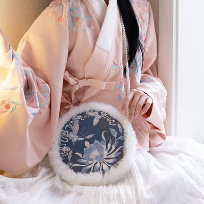 "Shangxianyue, Night-blooming cereus, ancient-style embroidered flower Hanfu bag, women's crossbody small round bag, fluffy butterfly winter Edition.