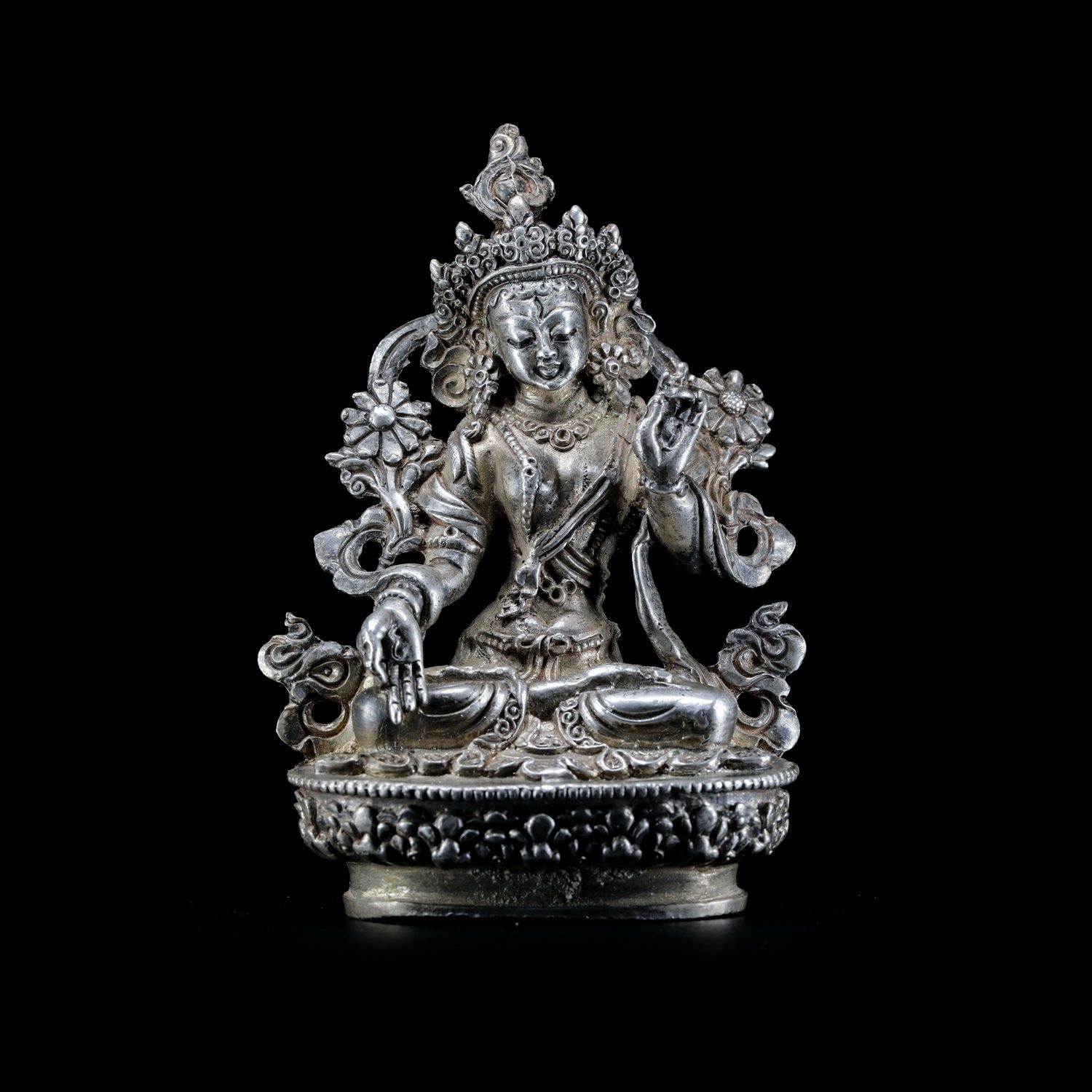 Naxi's collection of Nepalese sterling silver white mother Buddhist supplies Buddha statues antique collection Buddha Hall