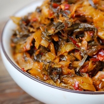 Good to eat Yunnan native products hot and spicy red oleic acid Pickles under rice pot cross-bridge rice seasoning 88