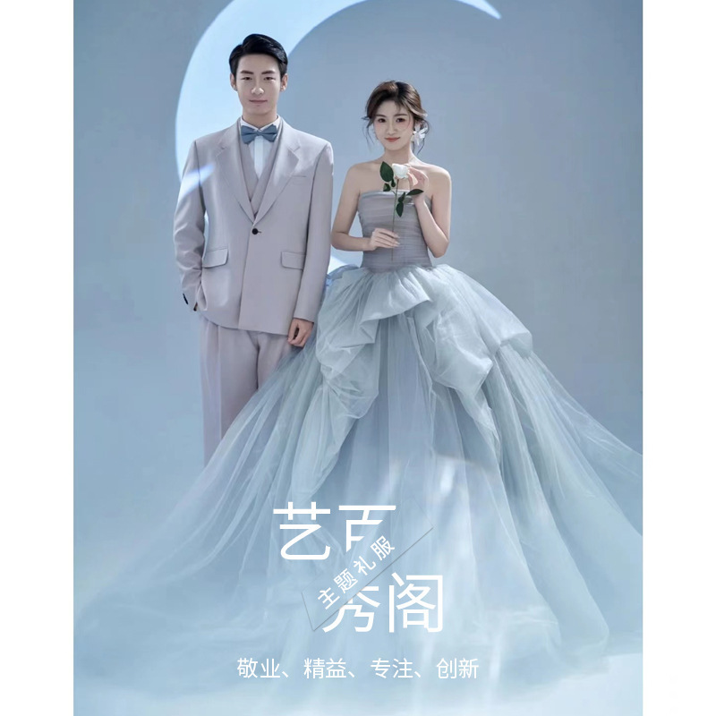 Elegant Gray Wedding Dress with Long Train for Couples, Suitable for Studio Photography, Forest-Themed, with Colorful Tulle
