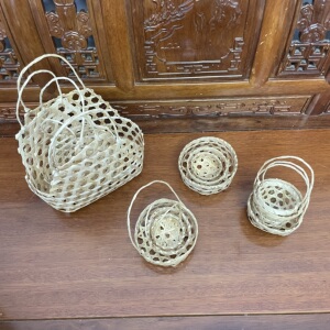 Jin Yuan Bamboo Hand-Woven Basket with Handles, Creative Gift Box for Wedding Candy, Handmade Simple Basket