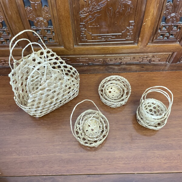 Jin Yuan Bamboo Hand-Woven Basket with Handles, Creative Gift Box for Wedding Candy, Handmade Simple Basket
