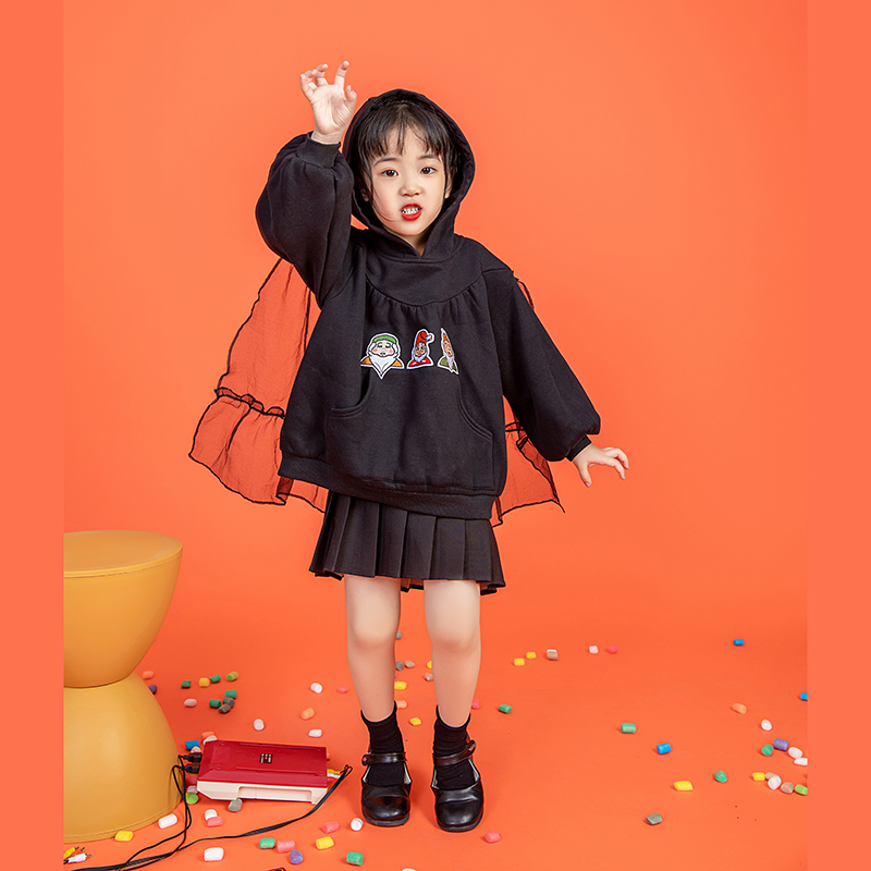 Dwarf series of girls embroidered velvet sweater 2021 spring new children's light veil black hooded sweatshirt