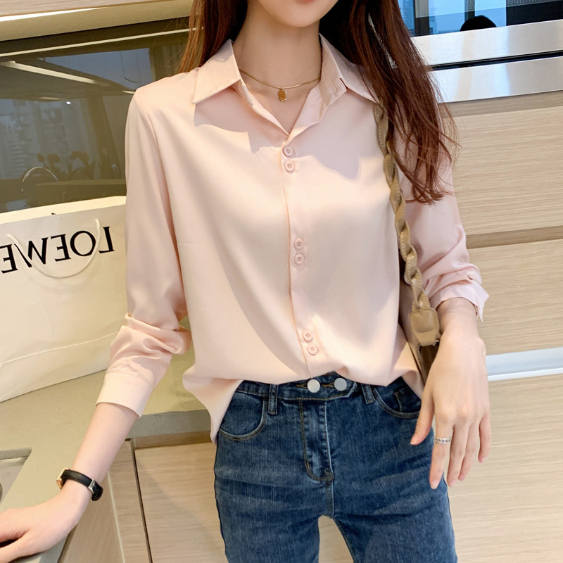 Silk sliding satin shirt with female design sensation 2021 Early spring new Korean version 100 hitch retro professional inner lap shirt
