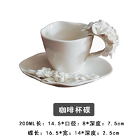 Кофейная чашка с цветущими цветами 𫔭