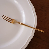 Золотая десертная вилка